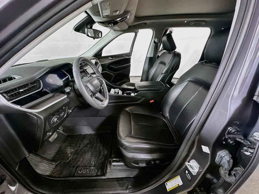 Used 2023 Jeep Grand Cherokee 4WD 4xe image 17