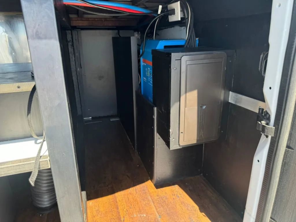 Used 2014 Mercedes-Benz Sprinter 2500 image 40