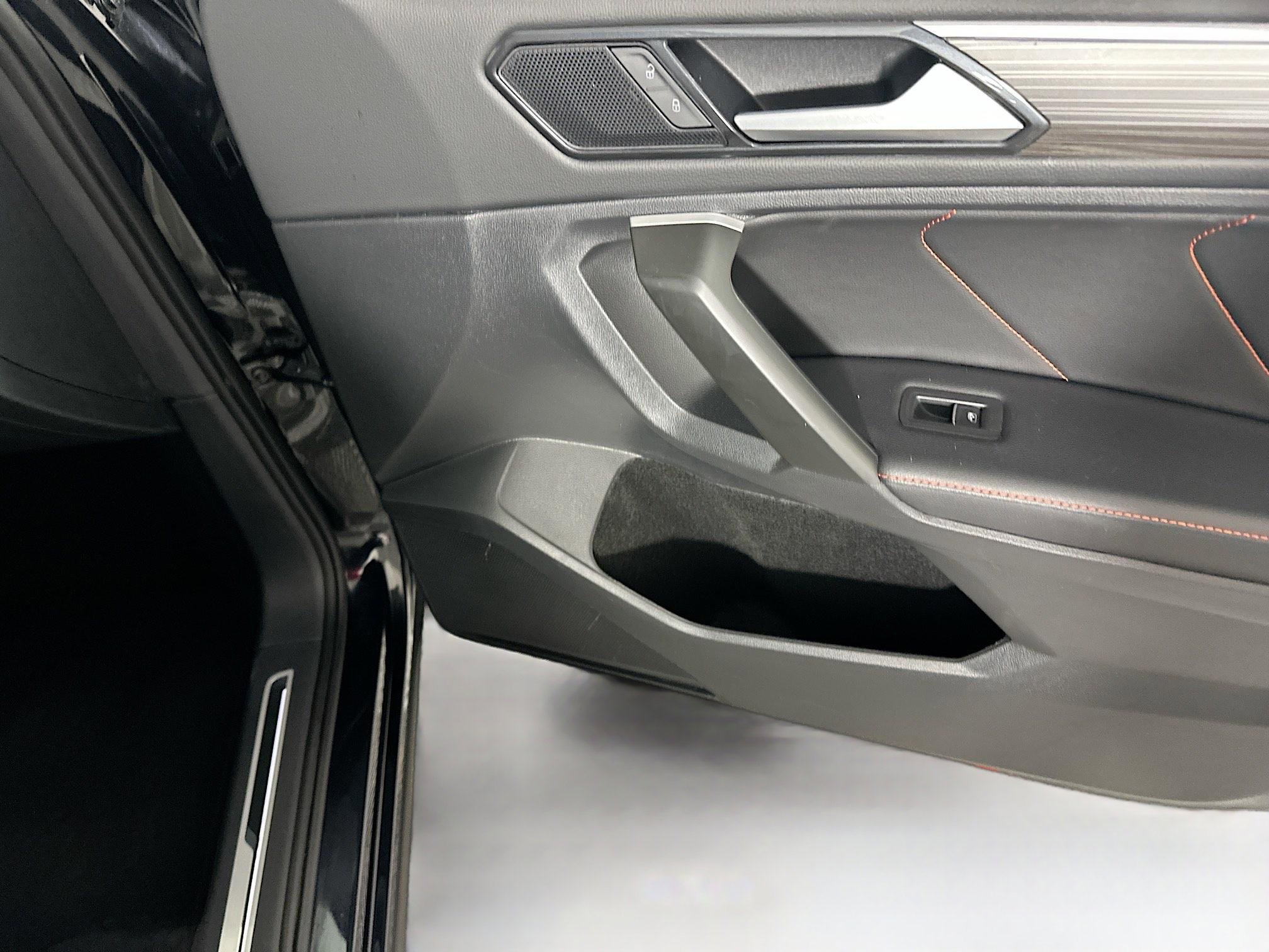 Used 2024 Volkswagen Tiguan Wolfsburg Edition image 31