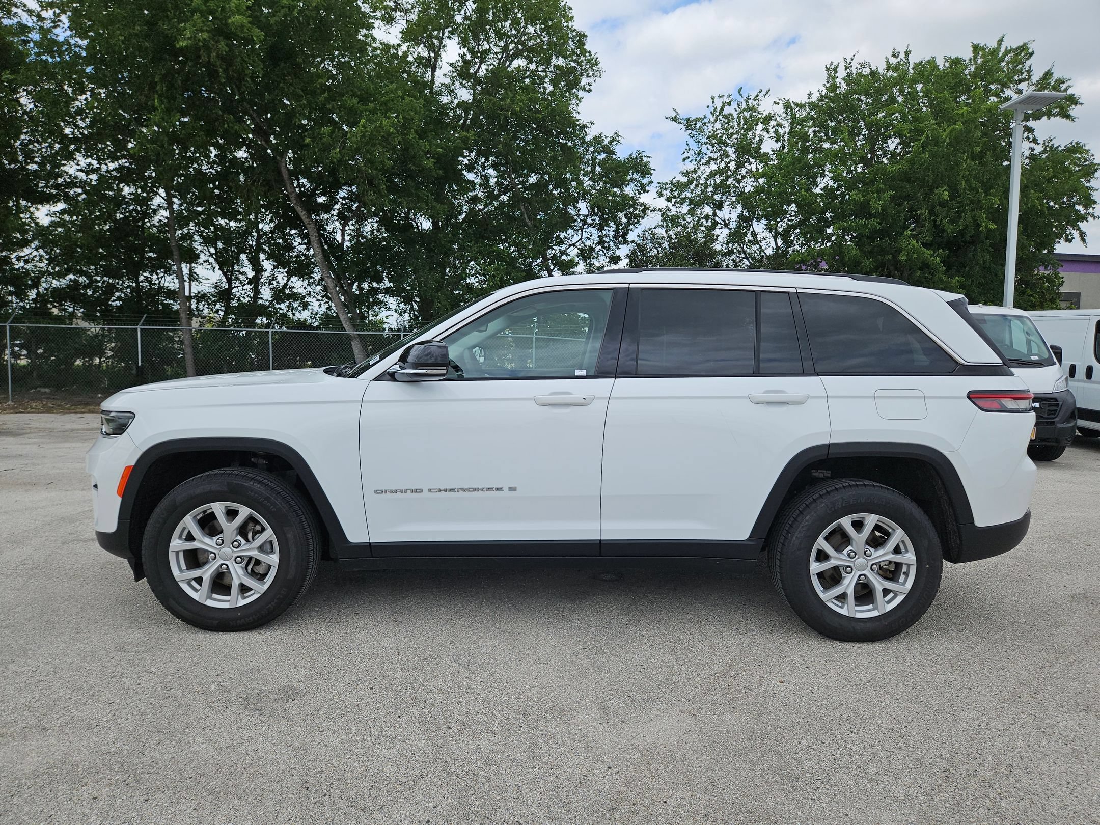 Used 2023 Jeep Grand Cherokee Limited RWD image 6