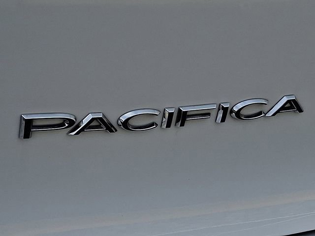 Used 2024 Chrysler Pacifica Select image 37