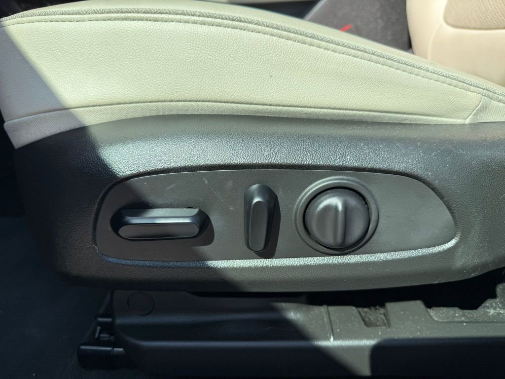 Used 2020 Buick Encore GX Essence w/ Experience Buick Package image 37