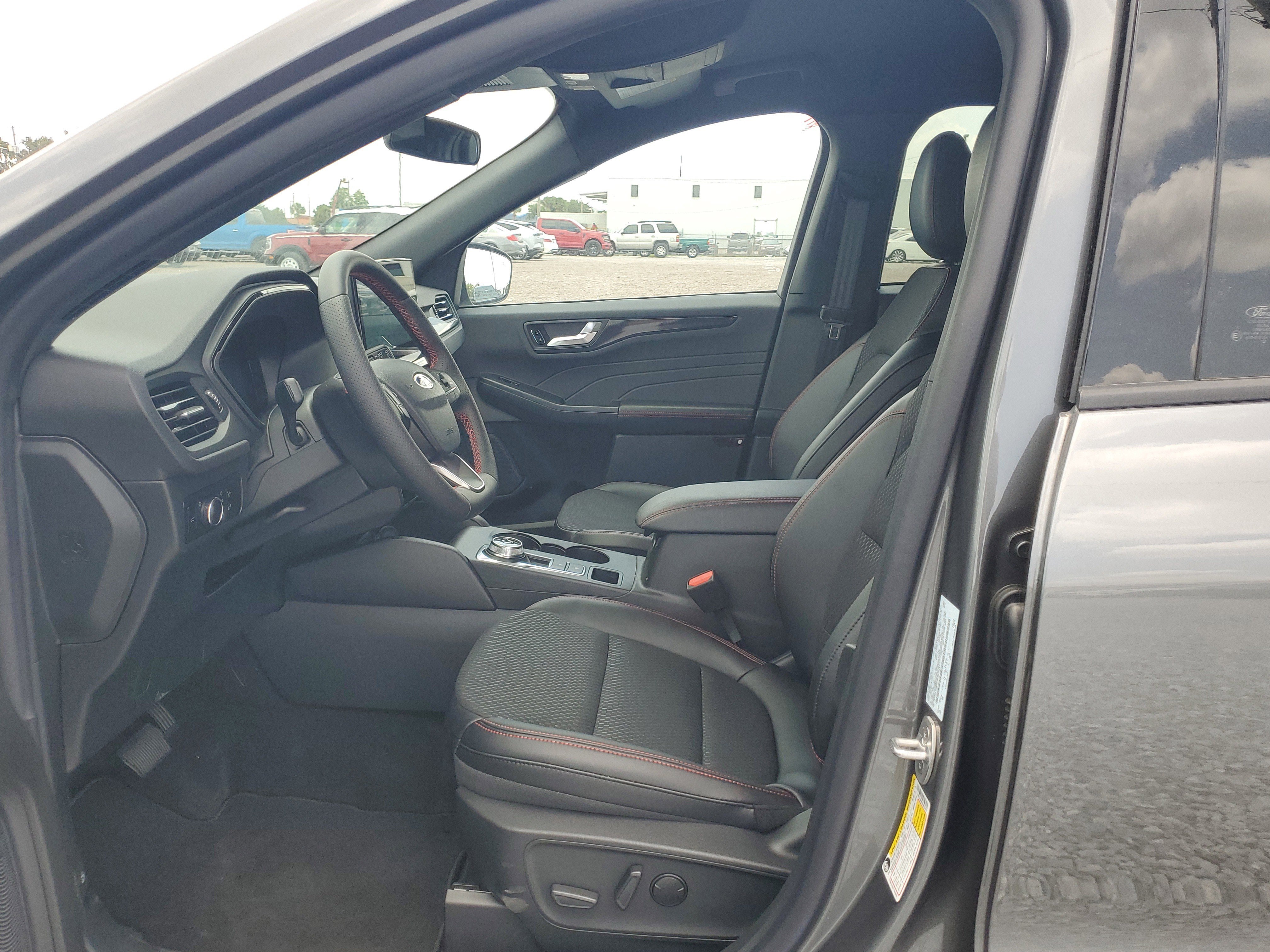 New 2025 Ford Escape ST-Line w/ Tech Pack #1 image 16