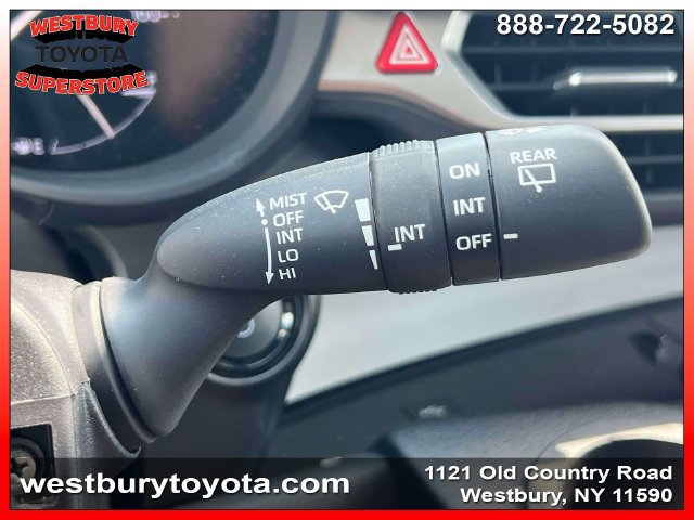 Used 2025 Toyota Sienna LE FWD image 28