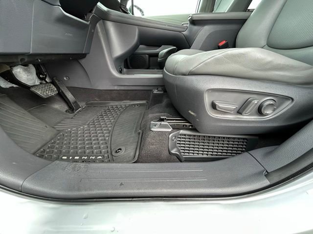 Used 2021 Toyota Sienna XLE image 30