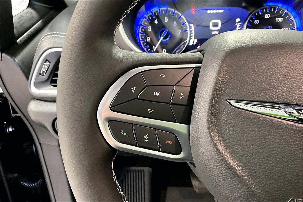 New 2026 Chrysler Pacifica Select image 13