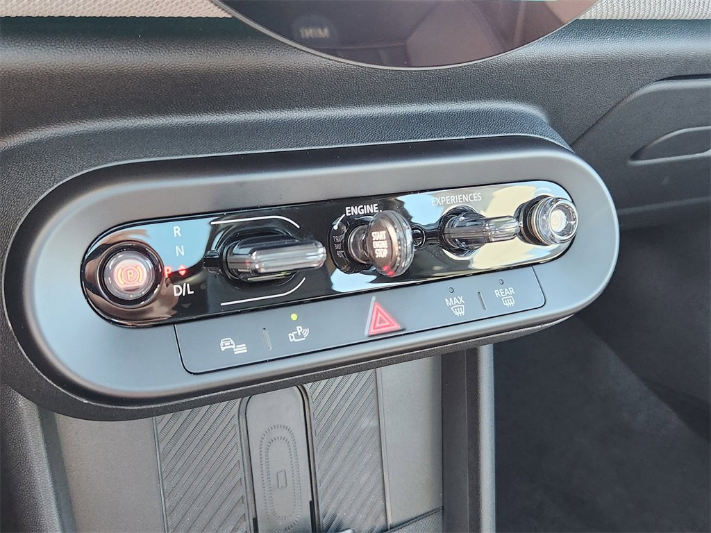 Used 2025 MINI Cooper 2-Door Hardtop image 28