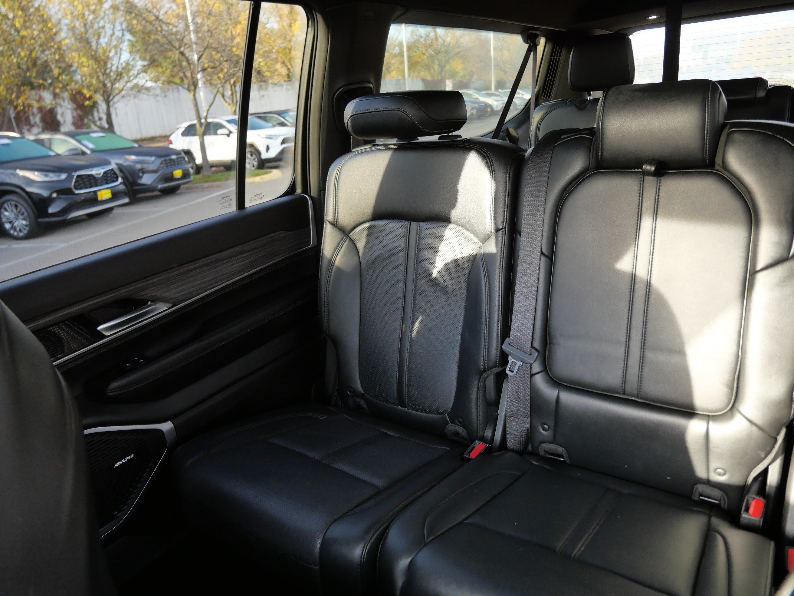 Used 2024 Jeep Wagoneer L Series II AWD/4WD image 12