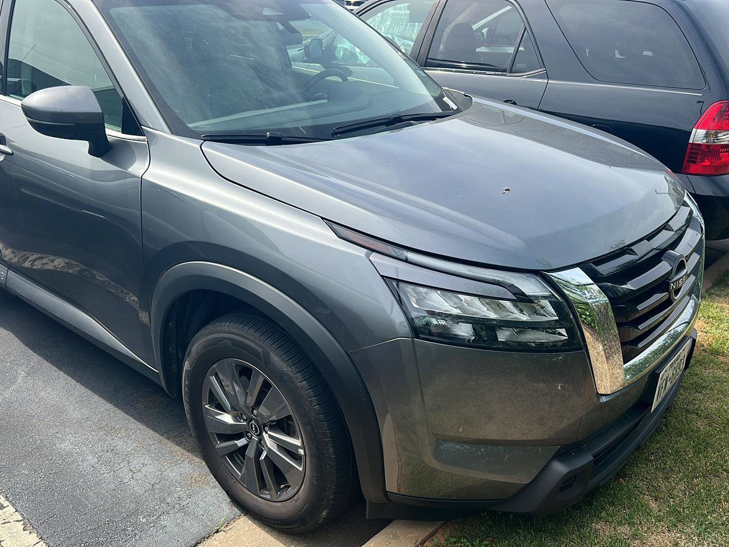 Used 2024 Nissan Pathfinder SV image 3