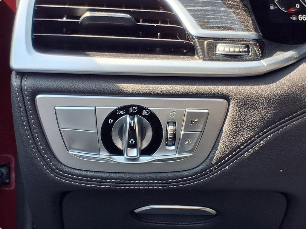 Used 2022 BMW 750i xDrive w/ Executive Package image 13