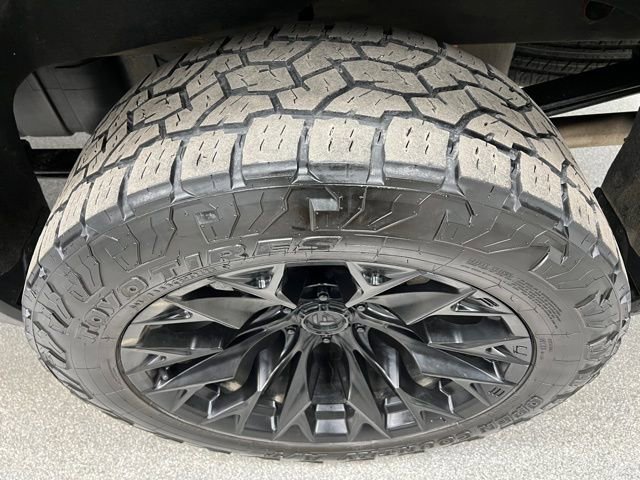 Used 2024 GMC Sierra 1500 AT4 w/ Technology Package image 15