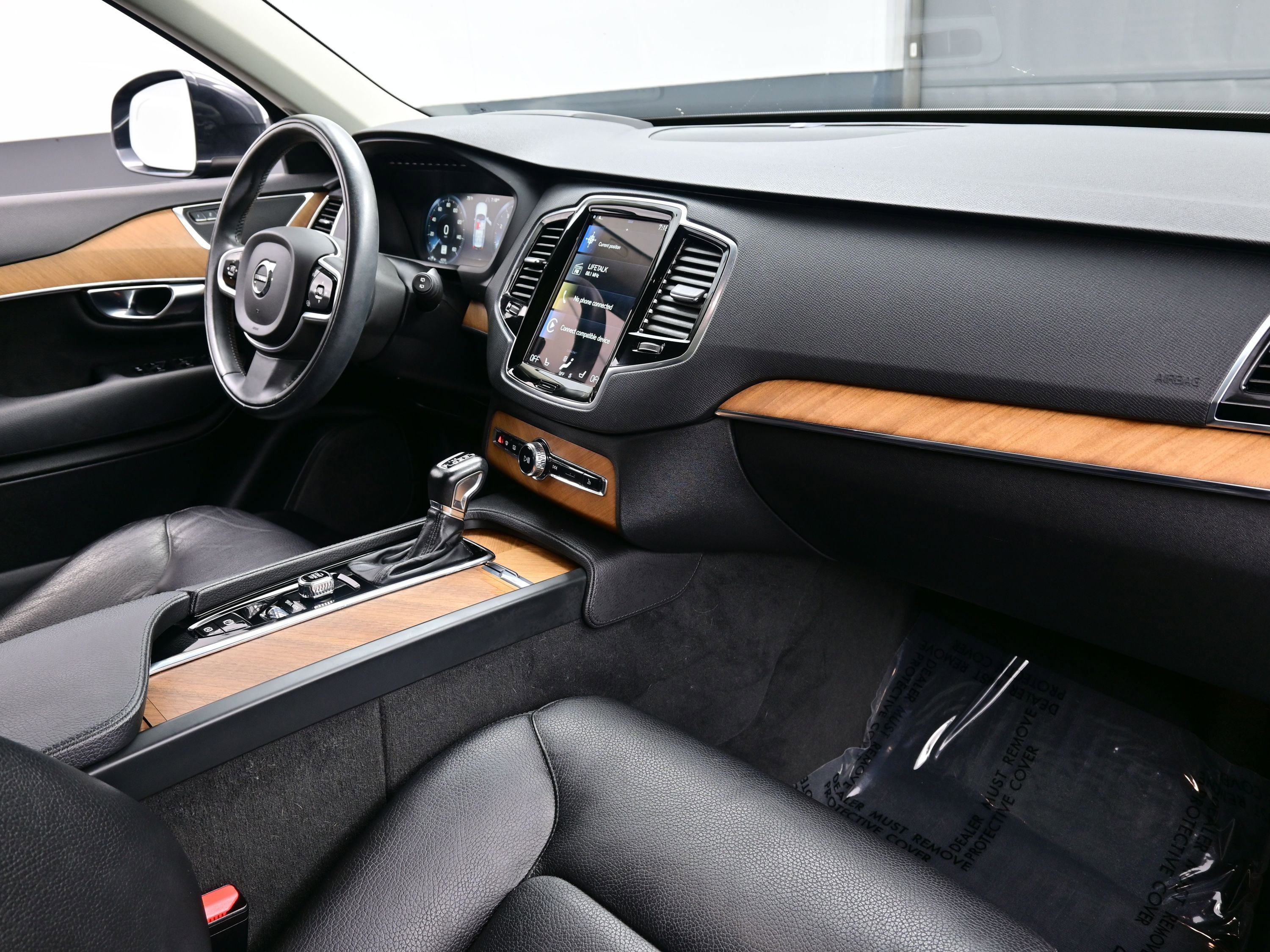 Used 2021 Volvo XC90 T6 Momentum w/ Advanced Package image 16