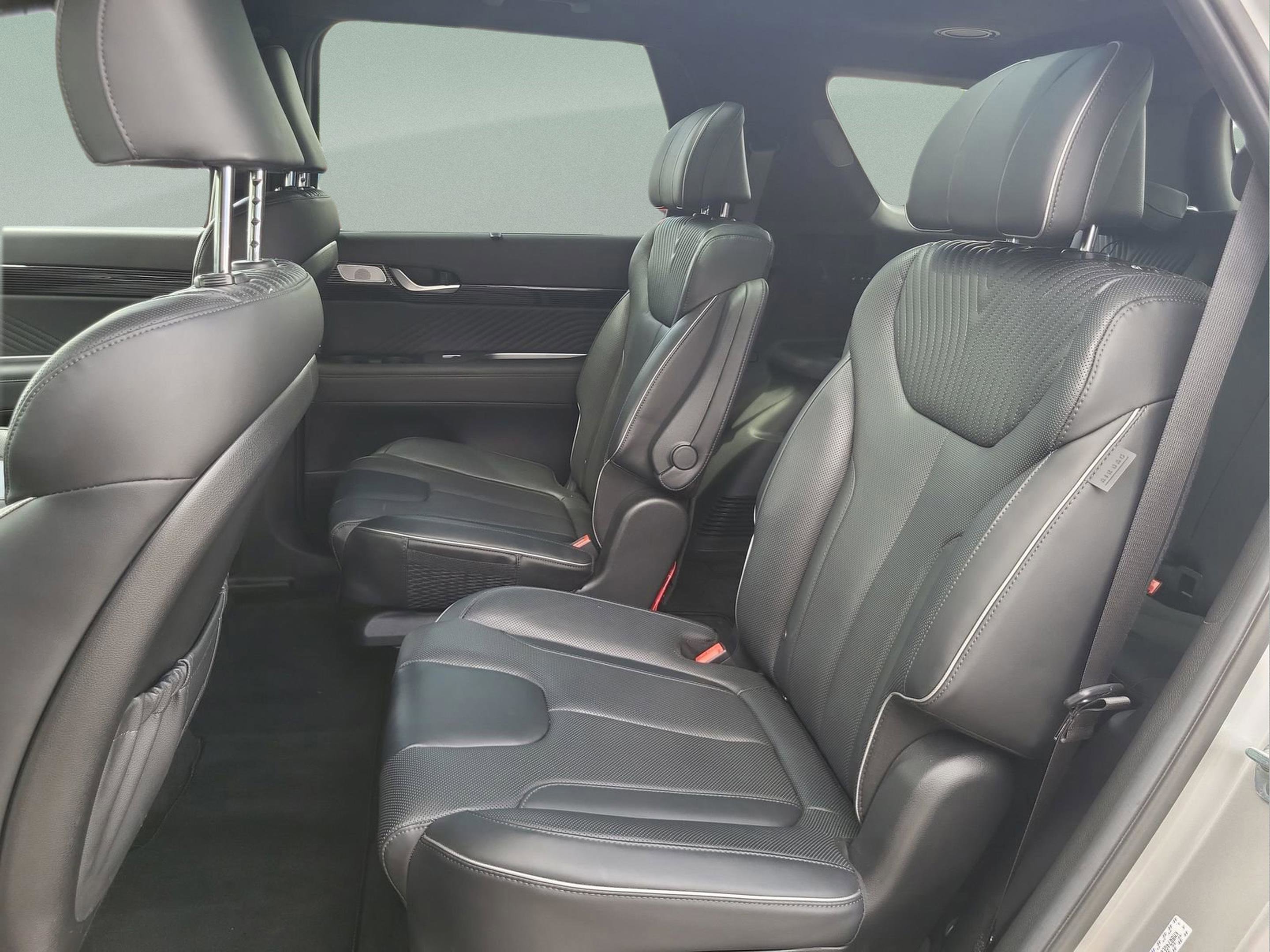 Used 2024 Hyundai Palisade Calligraphy image 17