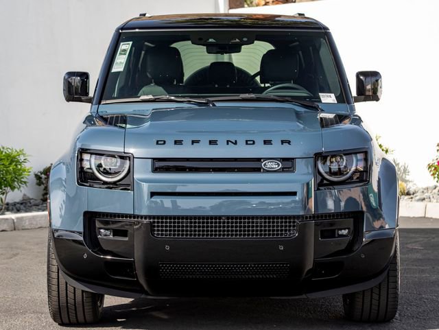 New 2026 Land Rover Defender 110 X-Dynamic SE image 3