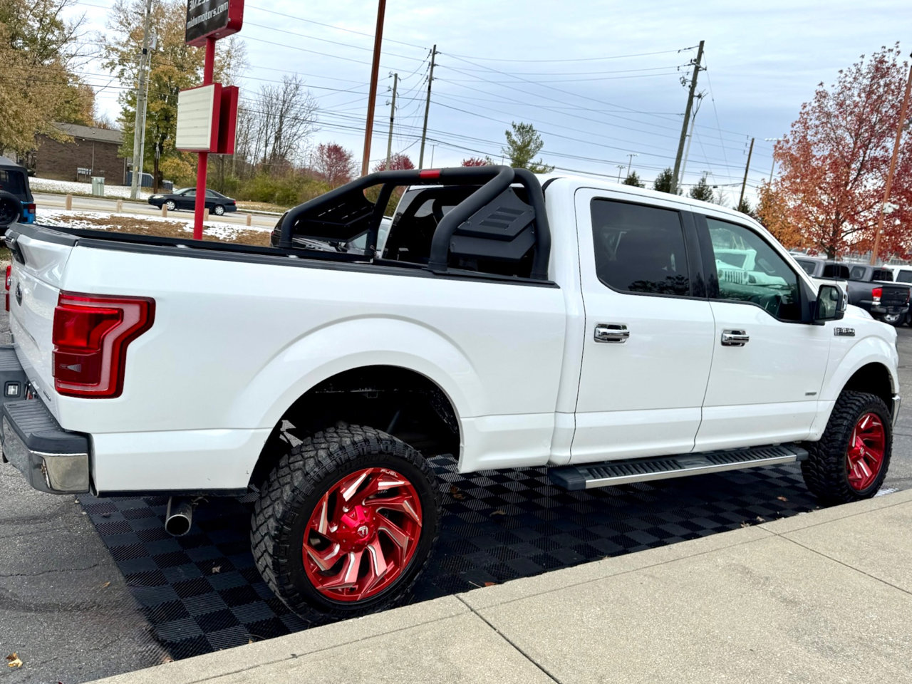 Used 2015 Ford F150 XLT image 8