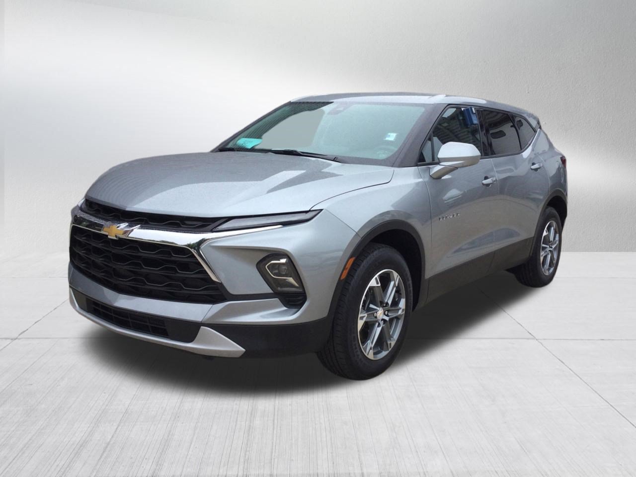Used 2024 Chevrolet Blazer LT w/ Driver Confidence Package AWD/4WD image 2