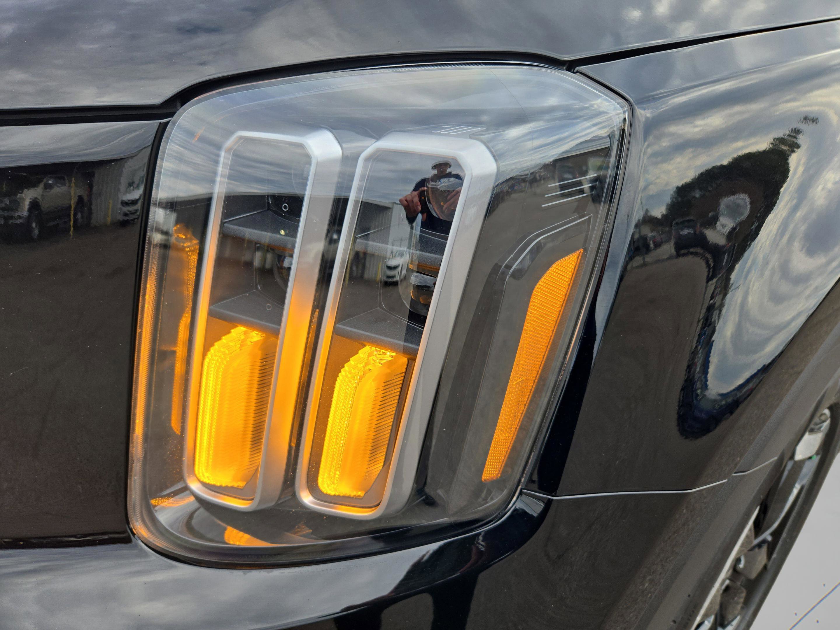 Used 2024 Kia Telluride EX w/ EX Captain's Chair Package image 10