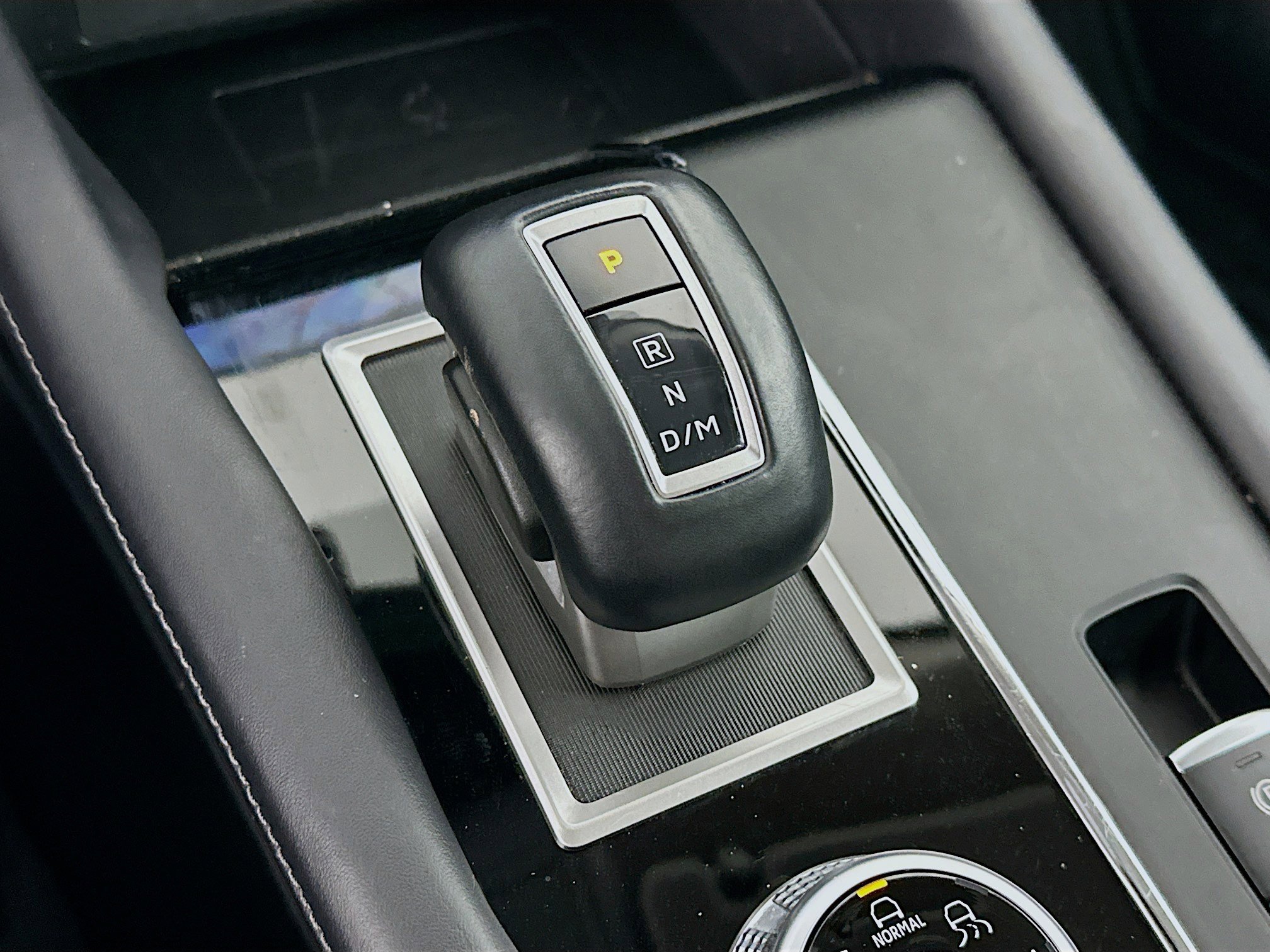 Used 2024 Mitsubishi Outlander SE image 25