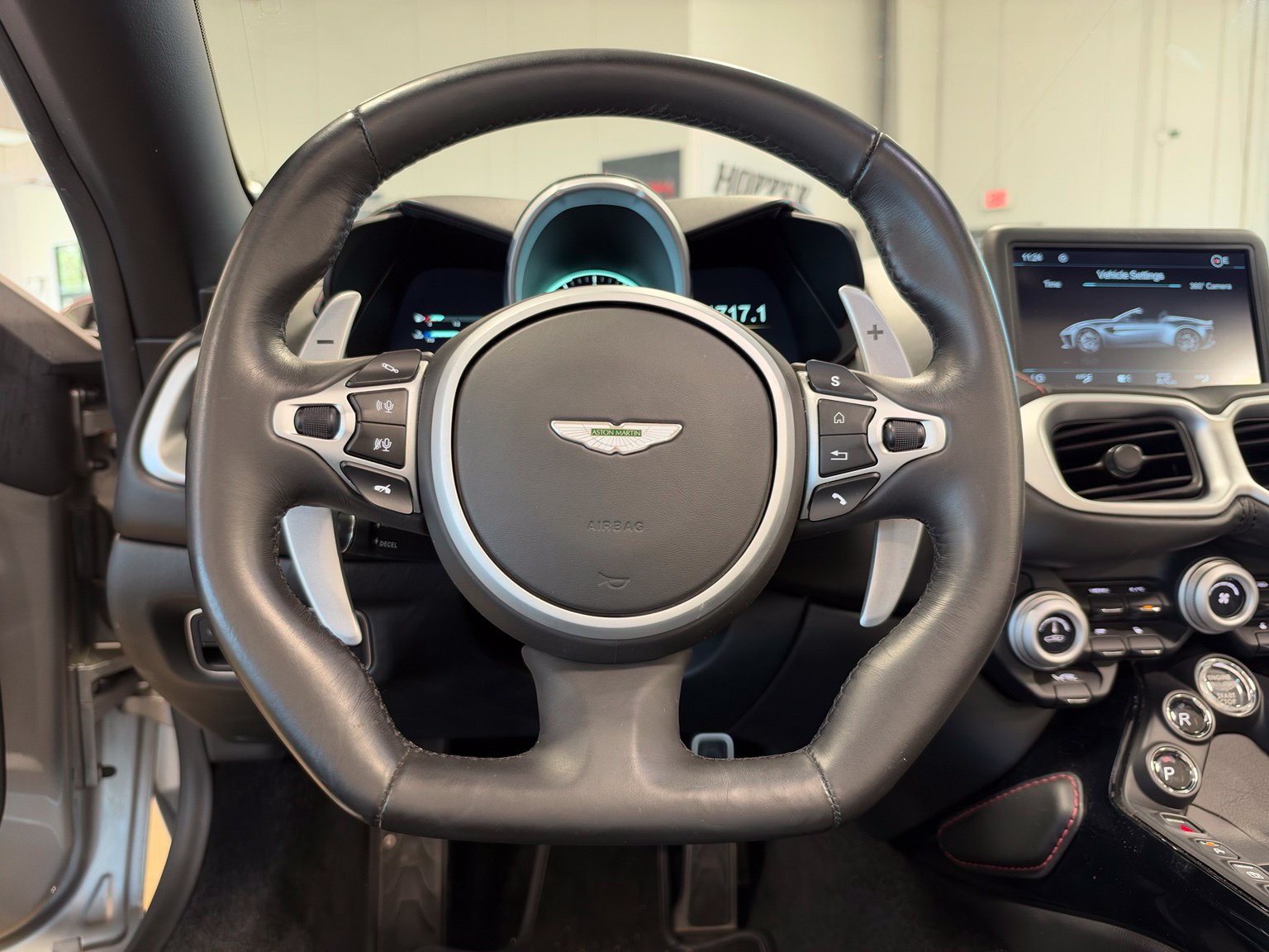 Used 2021 Aston Martin V8 Vantage Roadster RWD image 26