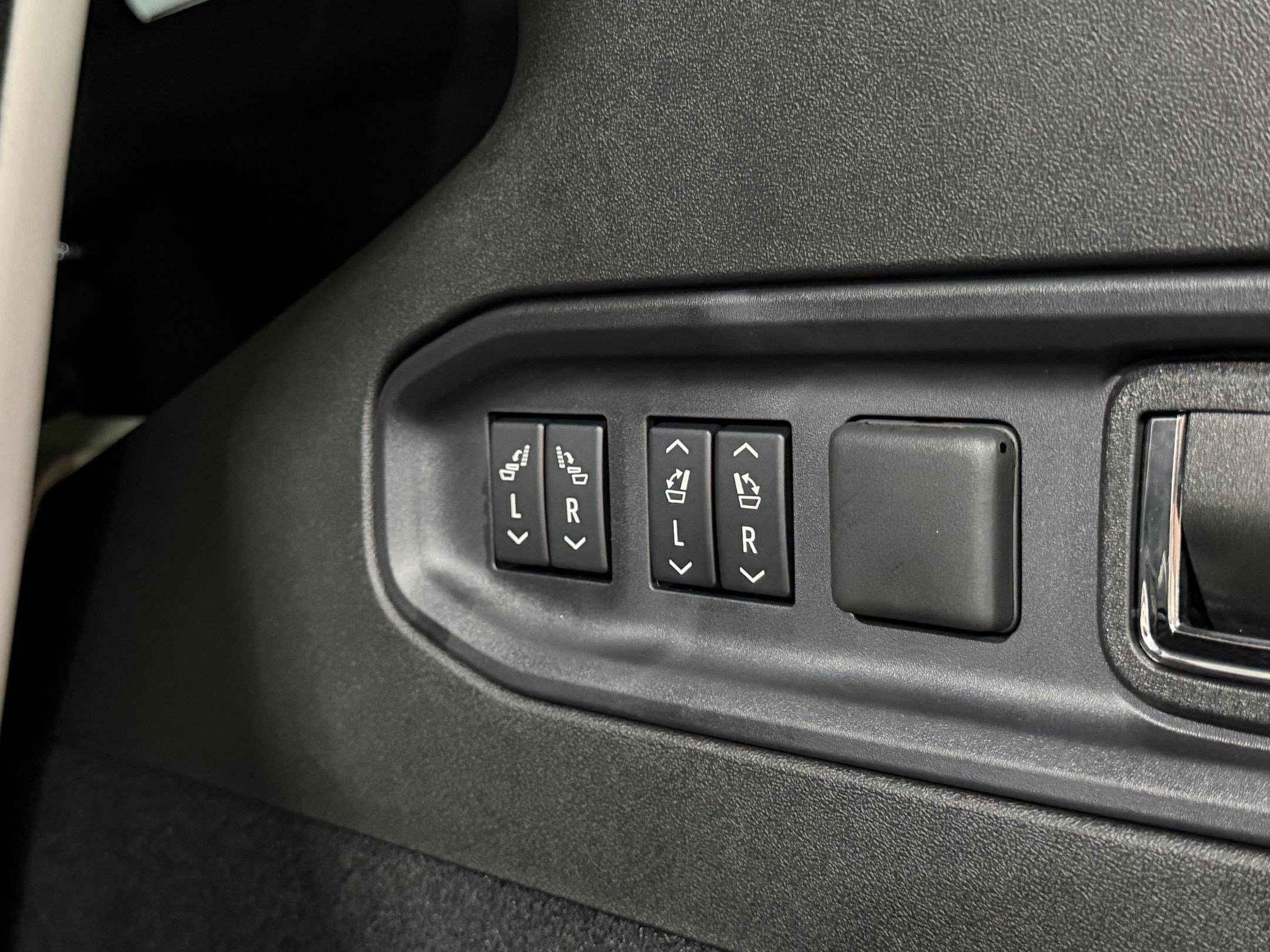 New 2026 Cadillac Vistiq Sport AWD/4WD image 44