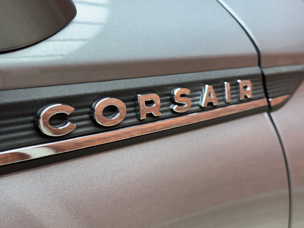 Used 2023 Lincoln Corsair AWD w/ Equipment Group 101A image 5