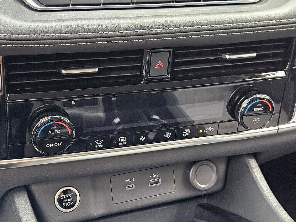 Used 2022 Nissan Rogue SV image 23