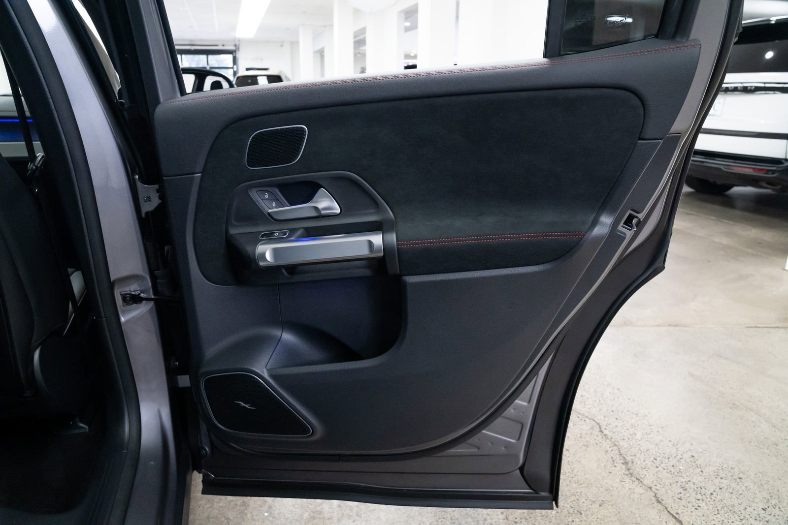 Used 2023 Mercedes-Benz EQB 350 4MATIC SUV image 21