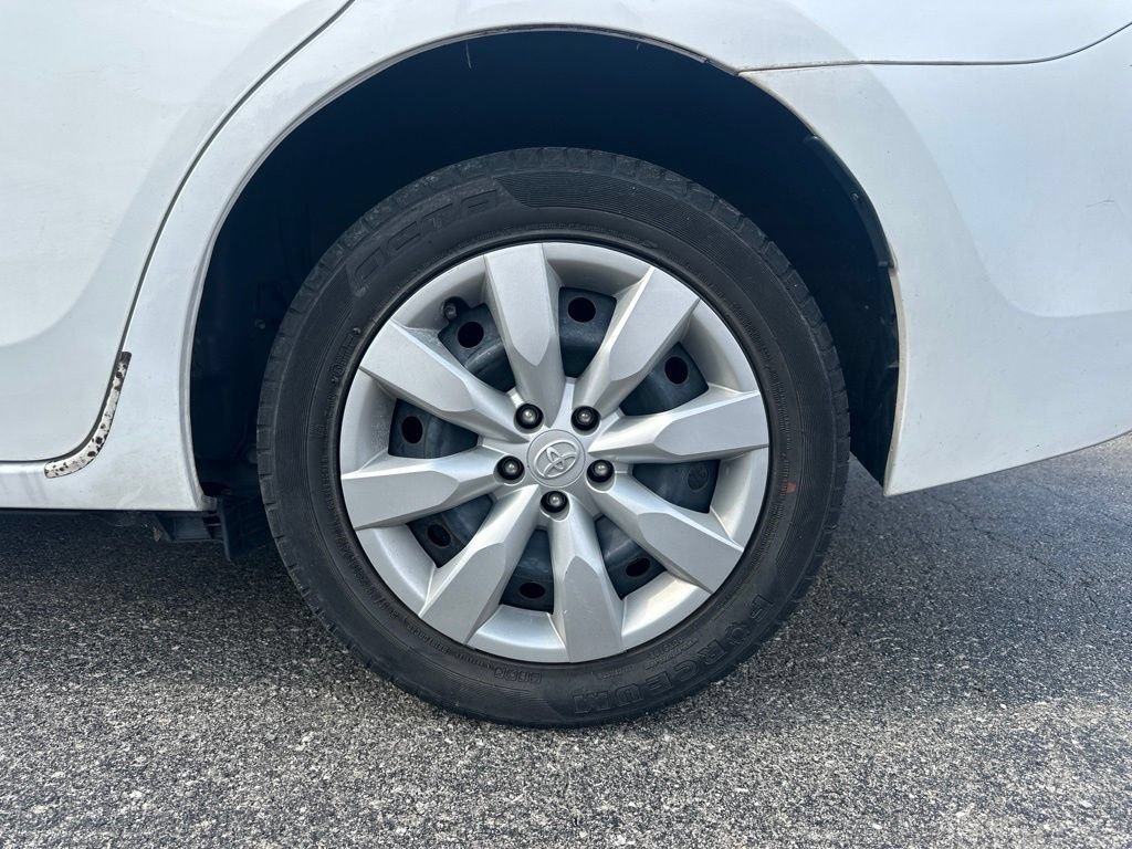 Used 2016 Toyota Corolla LE FWD image 5