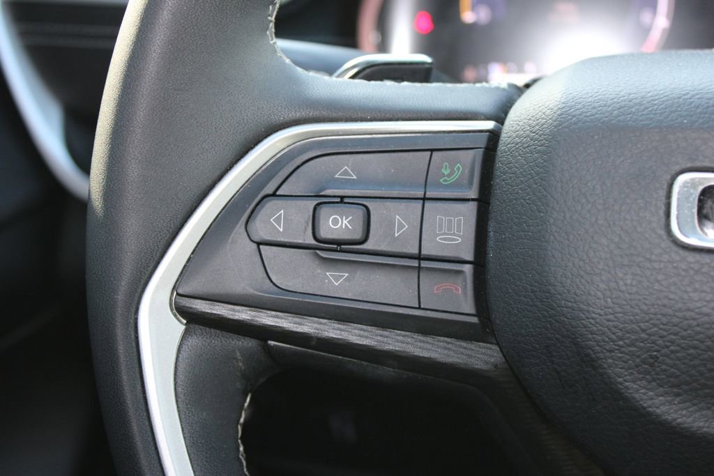 Used 2023 Jeep Grand Cherokee L Laredo image 38