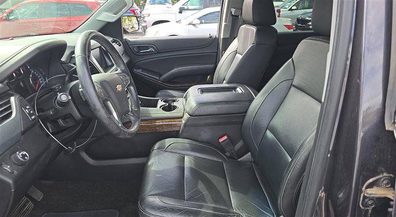 Used 2018 Chevrolet Suburban LT RWD image 4