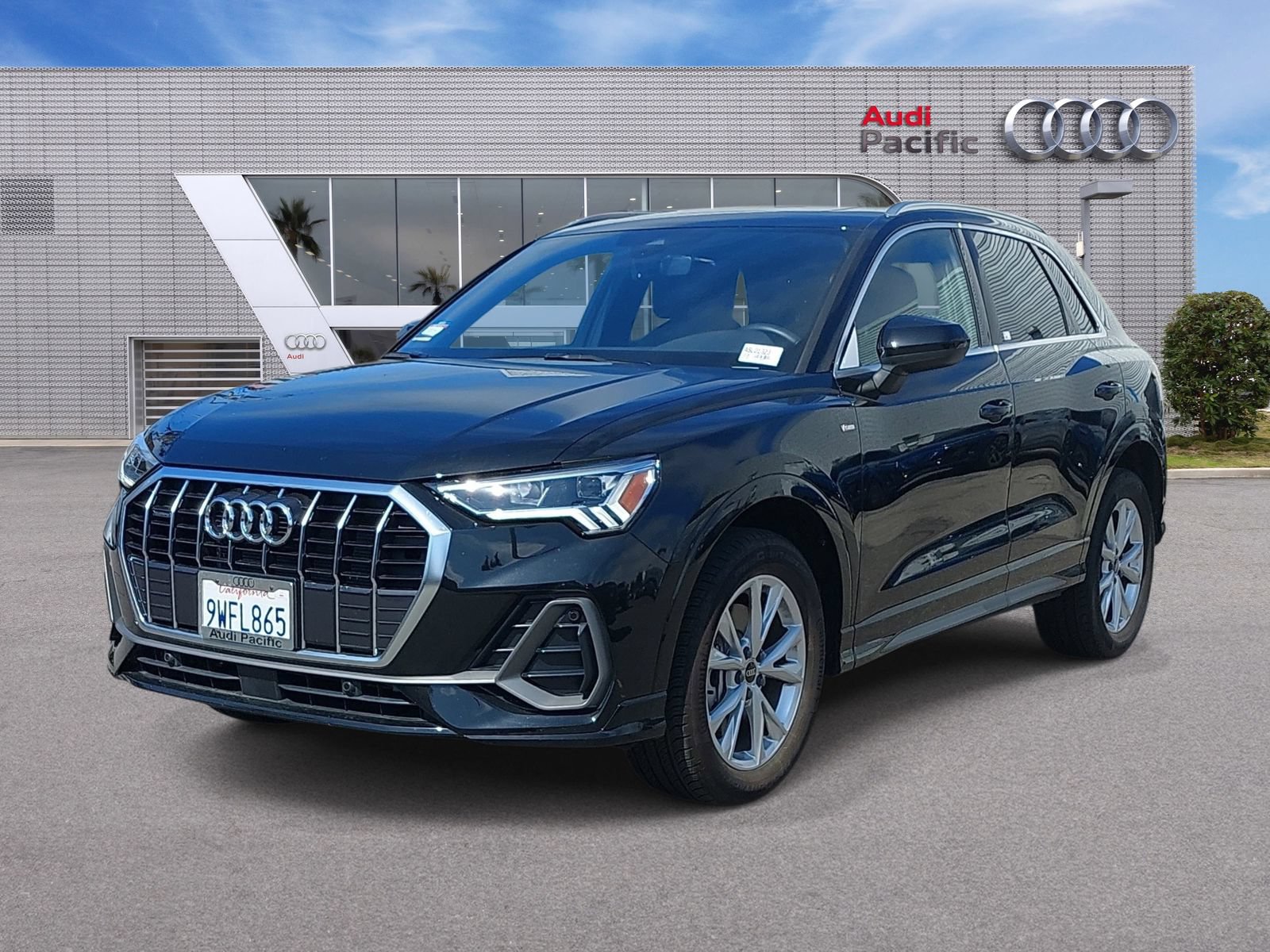 Used 2025 Audi Q3 2.0T Premium w/ Convenience Package AWD/4WD image 1