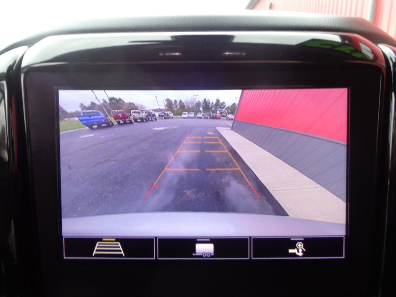 Used 2020 Chevrolet Traverse LT w/ Driver Confidence II Package image 9