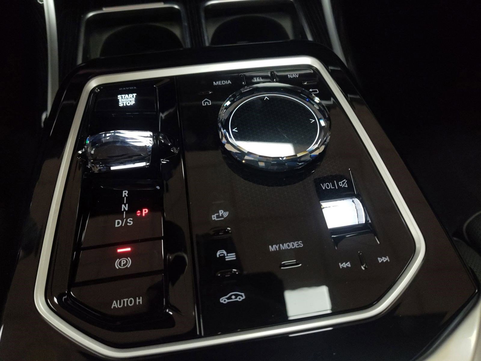 Used 2026 BMW 750e xDrive image 14