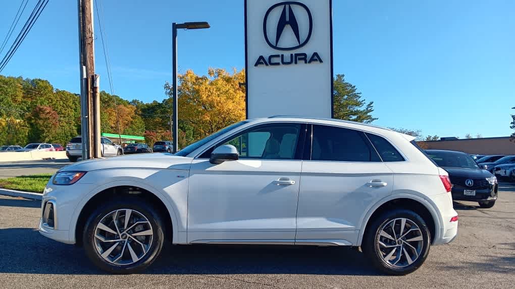 Used 2023 Audi Q5 2.0T Premium Plus w/ Premium Plus Package AWD/4WD image 2