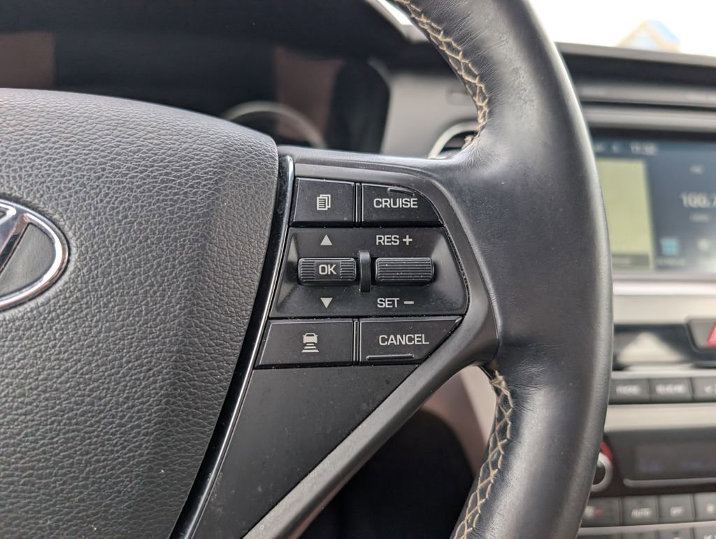 Used 2015 Hyundai Sonata Limited w/ Option Group 06 FWD image 15