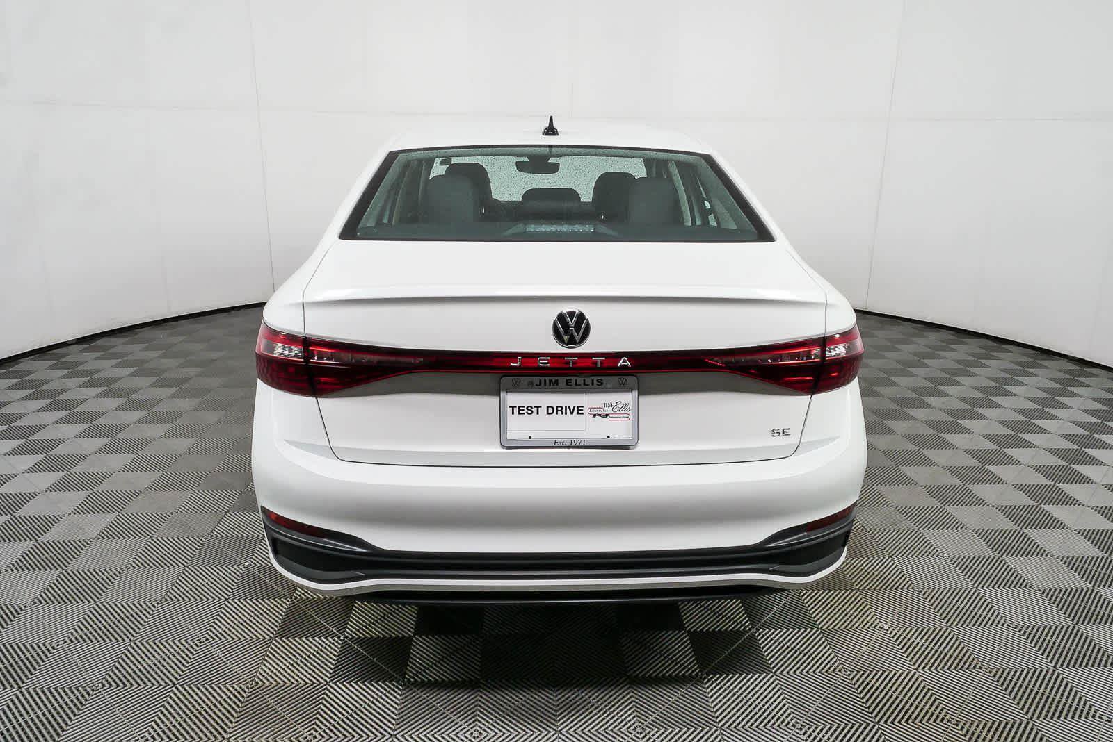 Certified 2025 Volkswagen Jetta SE FWD image 27