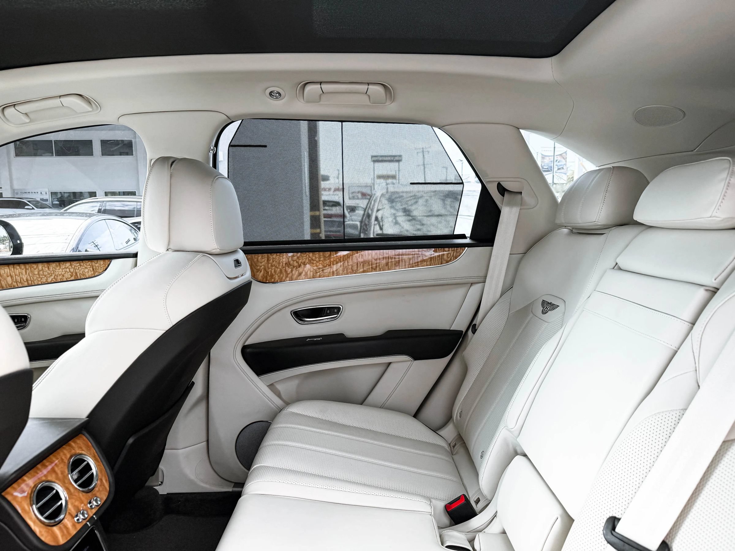 Used 2022 Bentley Bentayga AWD/4WD image 30