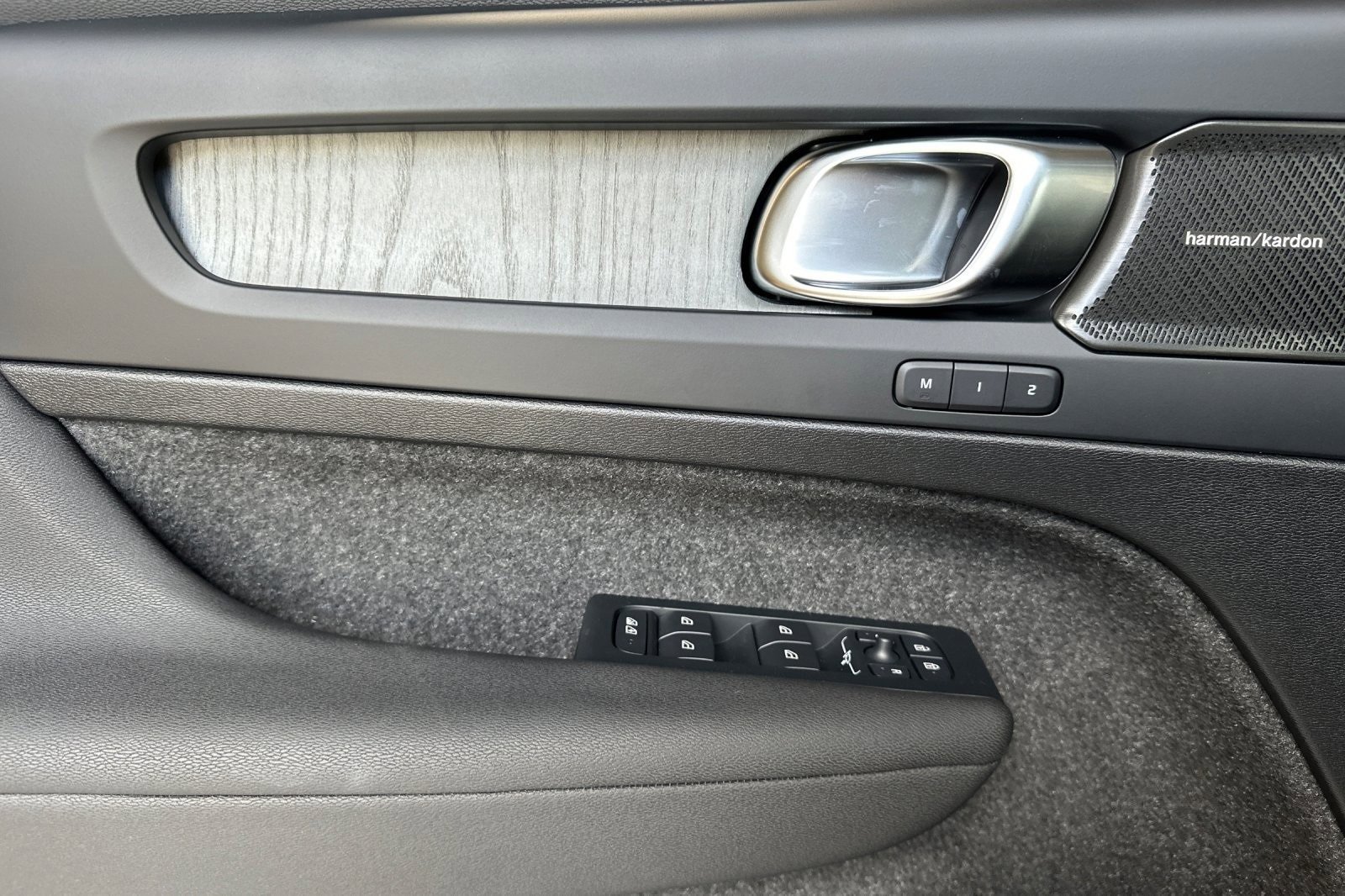 New 2026 Volvo XC40 B5 Ultra w/ Protection Package image 14