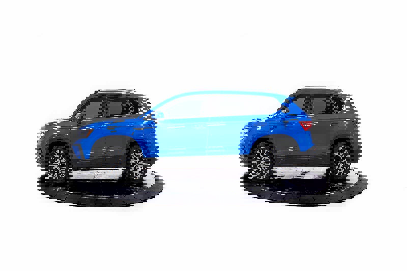 Used 2023 Volkswagen Taos SE image 2