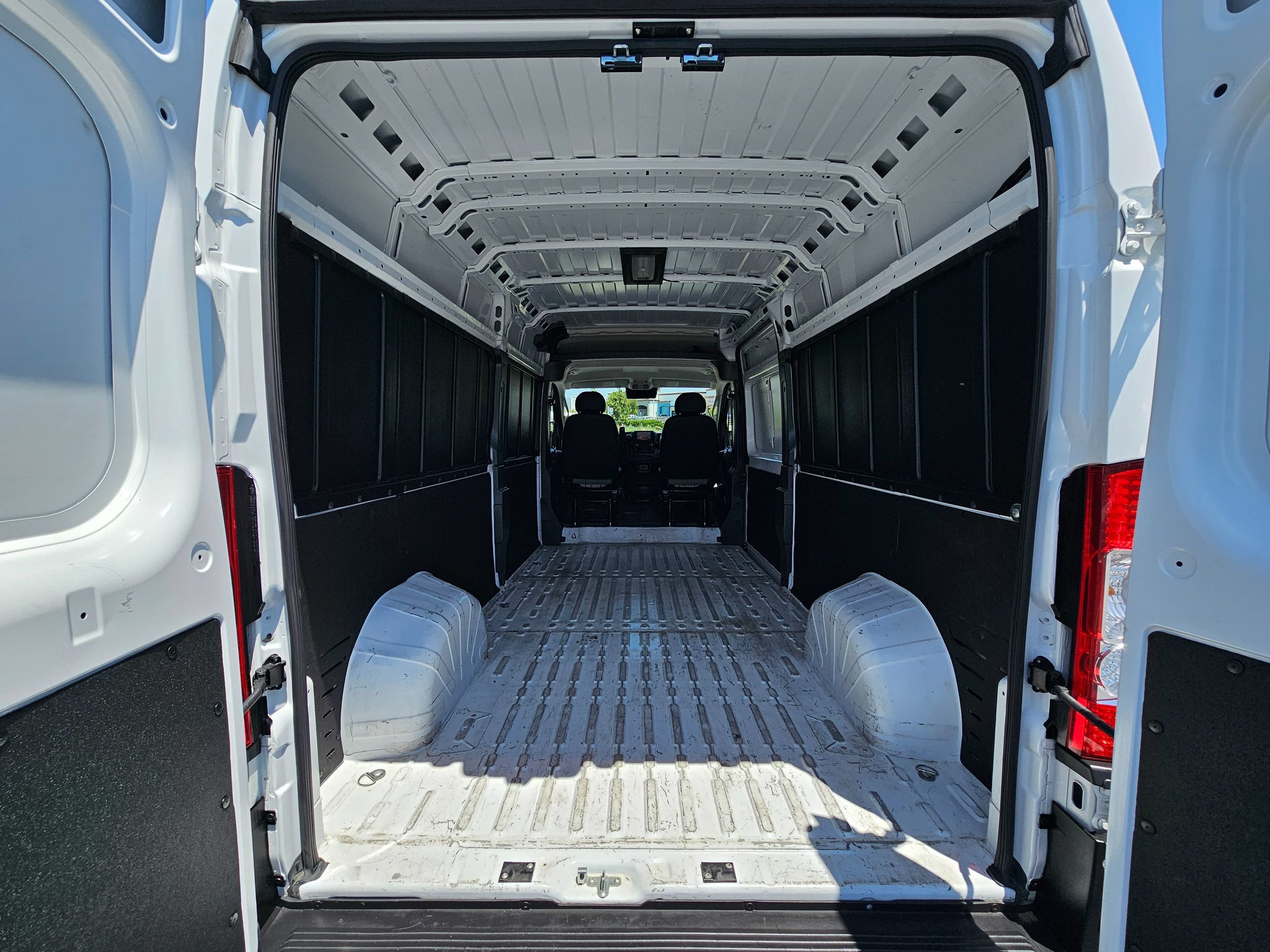 Used 2025 RAM ProMaster 2500 w/ Convenience Group FWD image 17