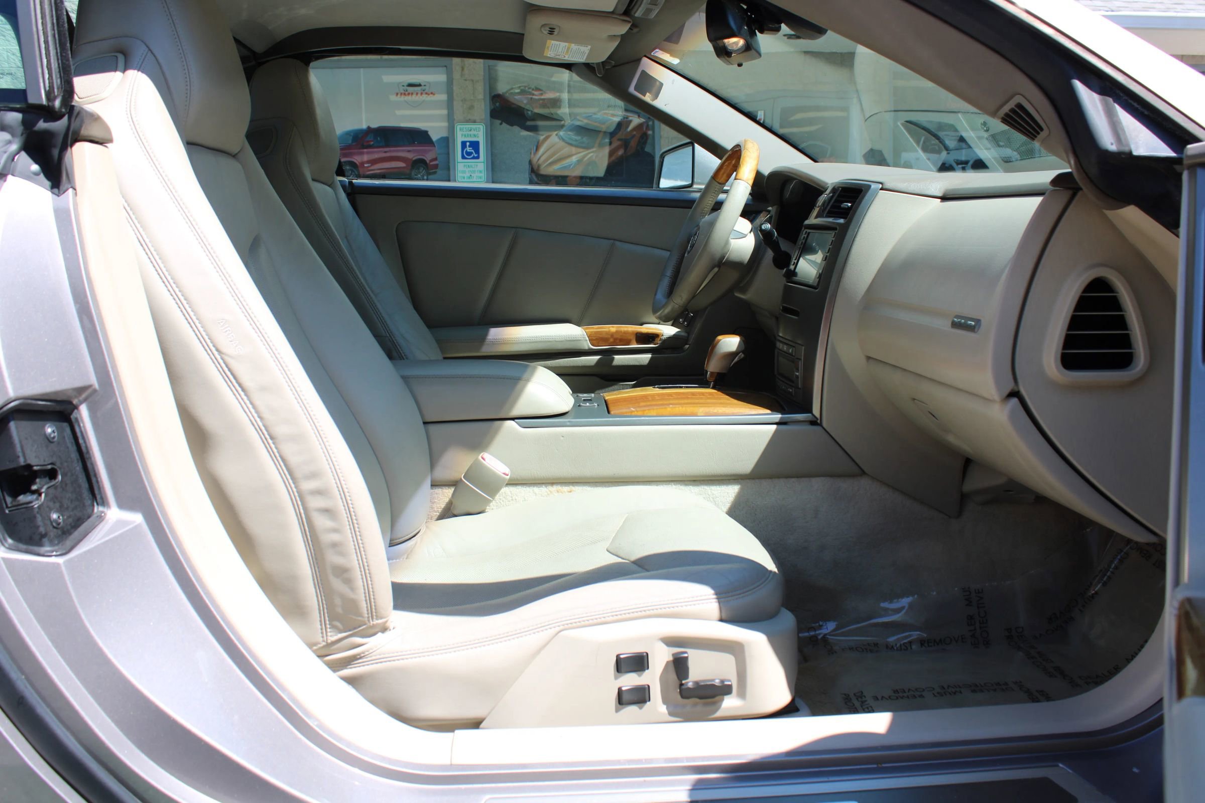 Used 2005 Cadillac XLR RWD image 7