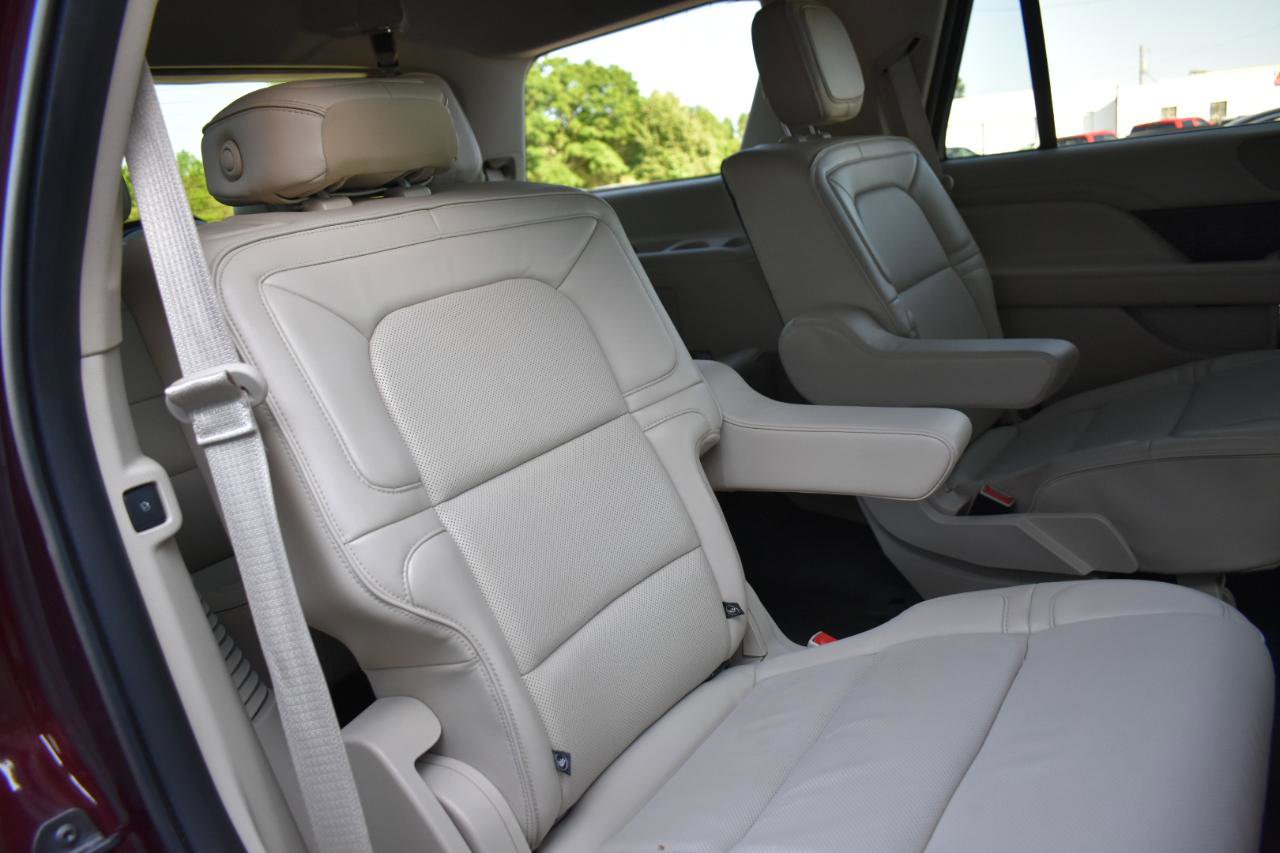 Used 2018 Lincoln Navigator Select RWD image 33