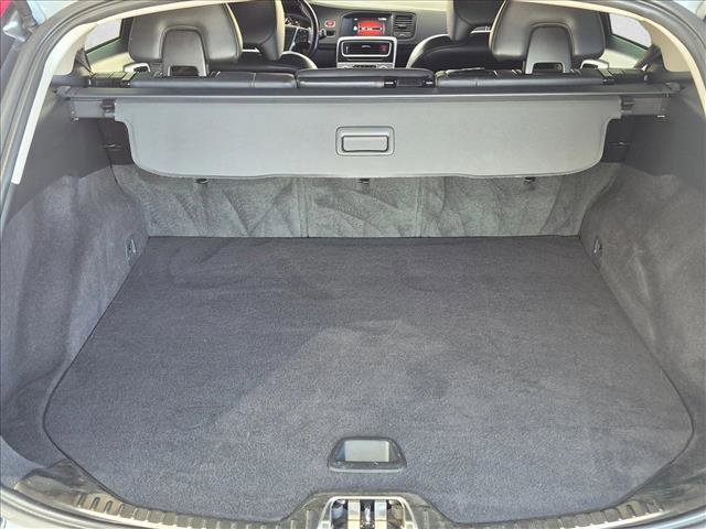 Used 2018 Volvo V60 T5 Cross Country image 6