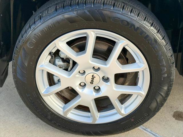 Certified 2023 Jeep Renegade Limited image 12