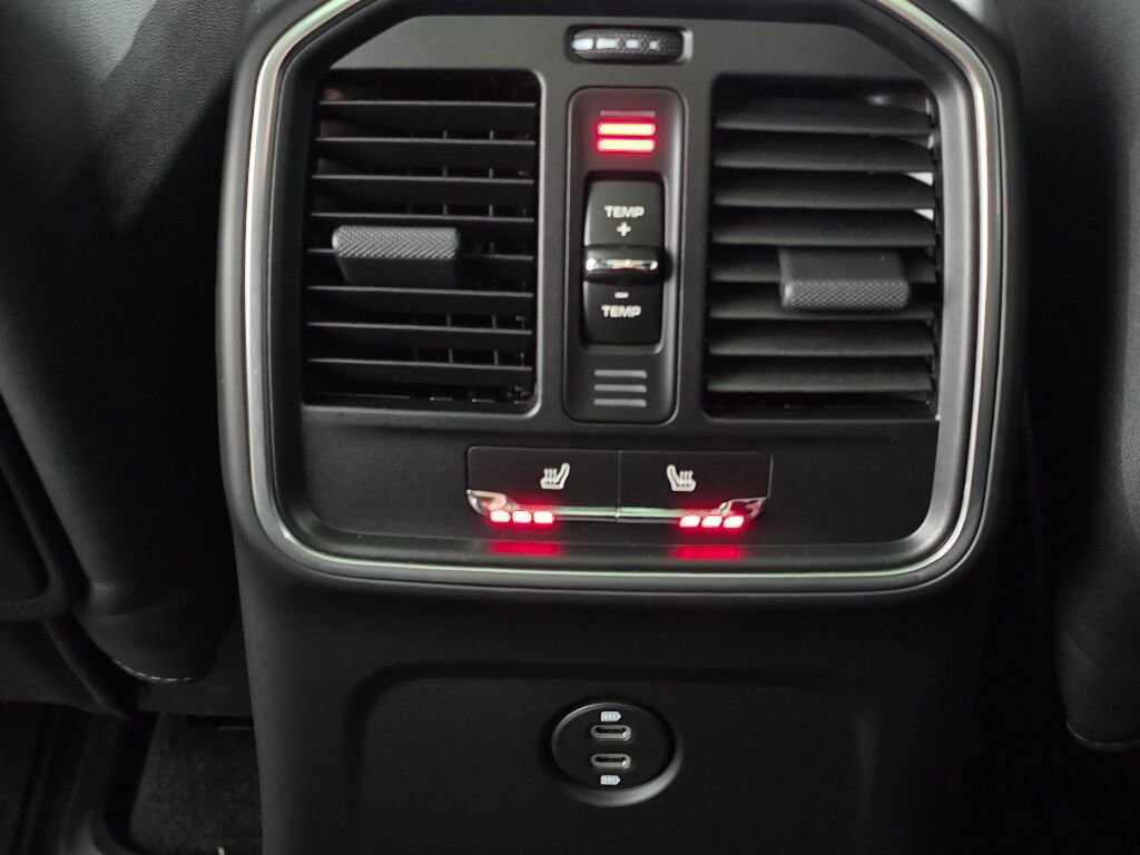 Certified 2025 Porsche Macan image 19