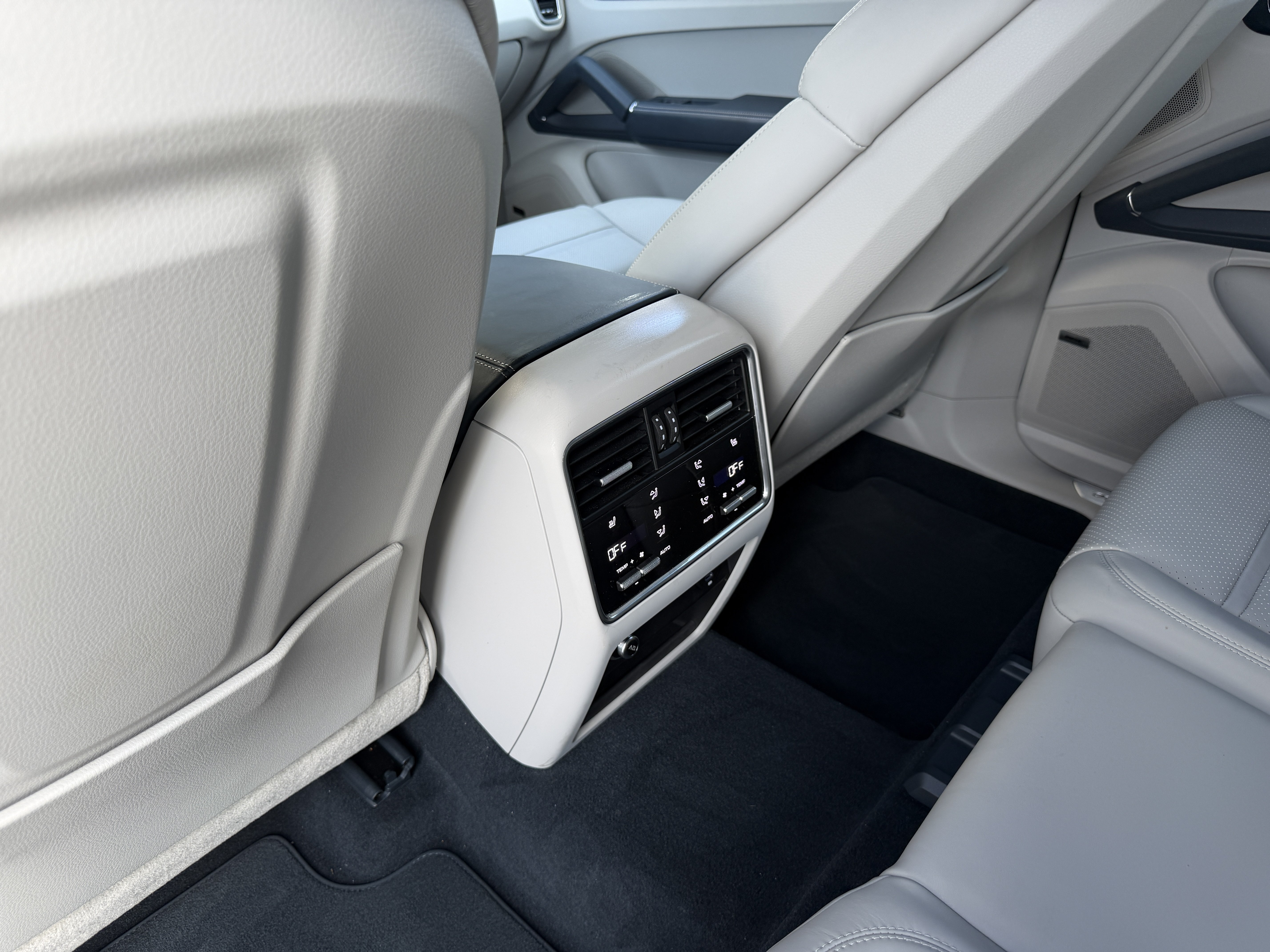 Certified 2023 Porsche Cayenne S Platinum AWD/4WD image 25