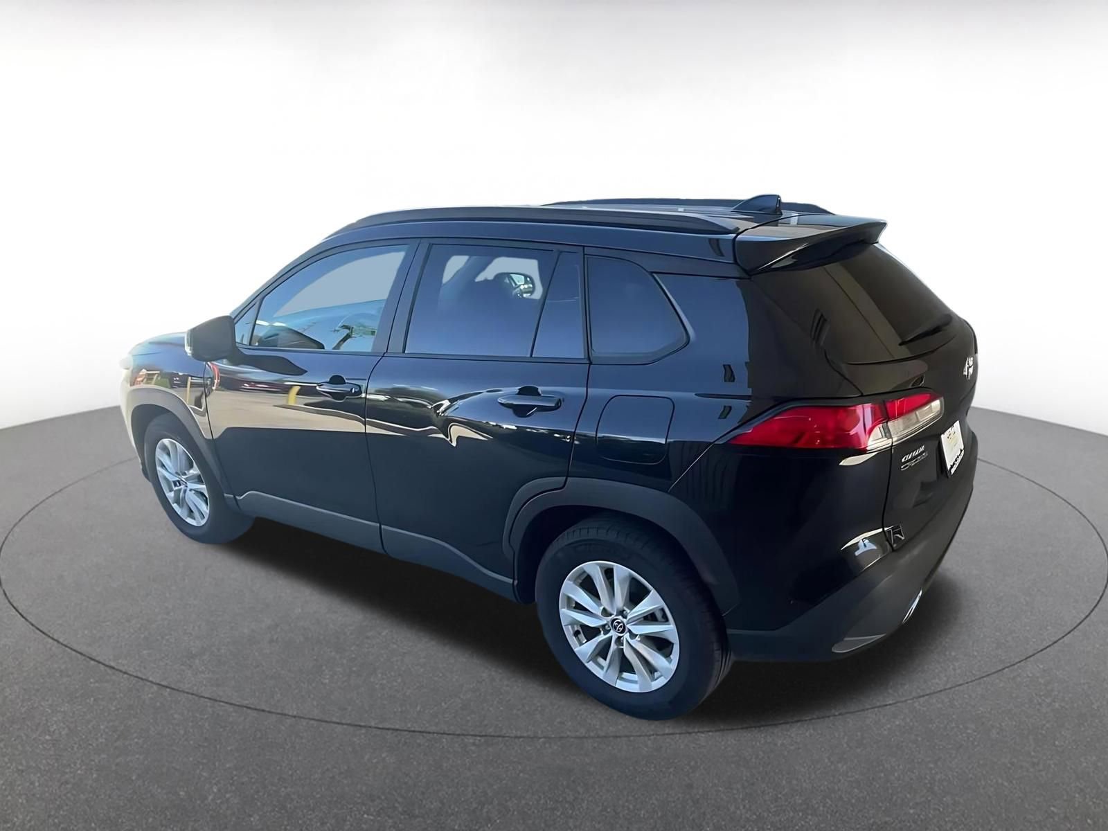 Used 2025 Toyota Corolla Cross LE image 10