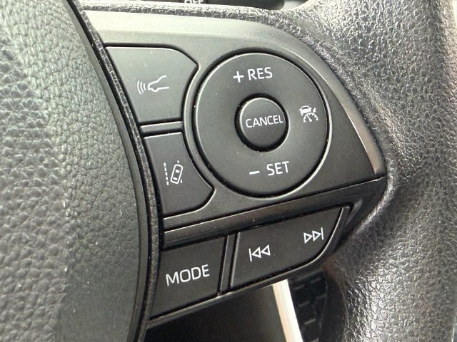 Used 2025 Toyota RAV4 XLE AWD/4WD image 27