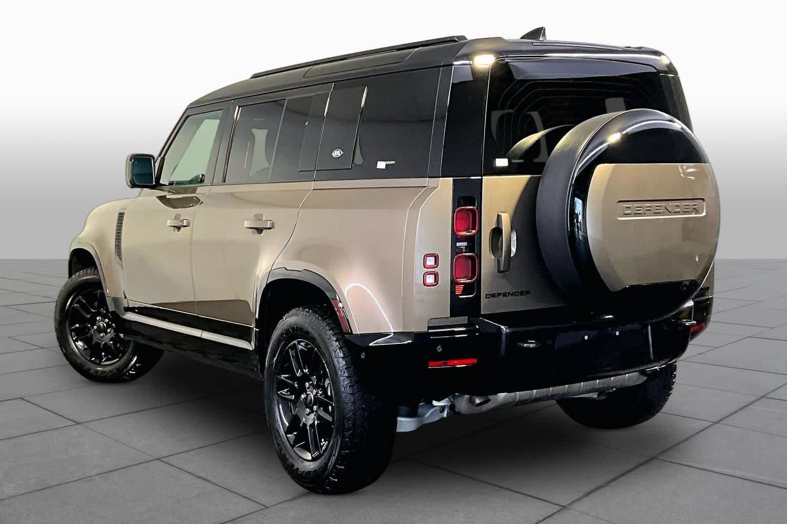 Used 2024 Land Rover Defender 110 X-Dynamic SE AWD/4WD image 12