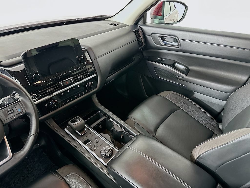 Certified 2023 Nissan Pathfinder SL w/ Black Appearance Package AWD/4WD image 33